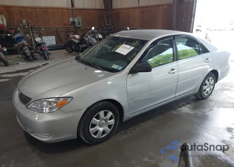 2004 Toyota Camry Le z USA, uszkodzony, nr VIN 4T1BE32K64U327071